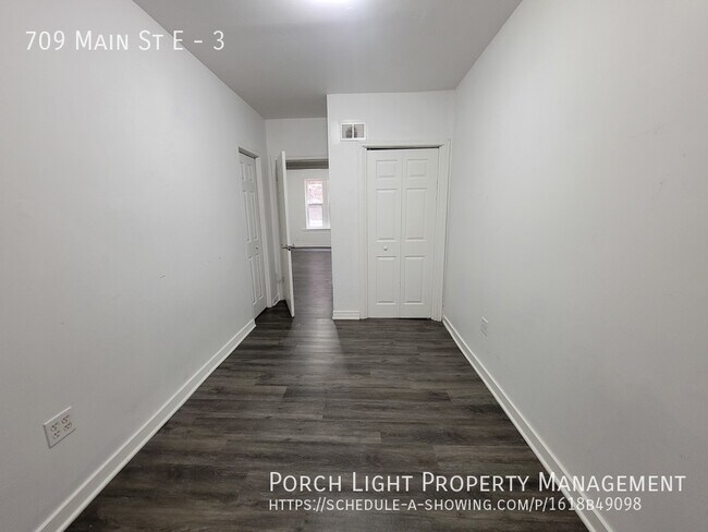 Photo du bâtiment - Main Floor, no stairs, private laundry and...