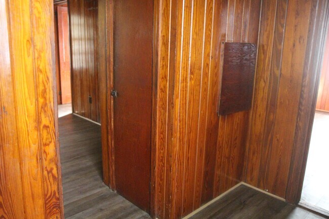 Building Photo - 801 Rosedale Ave