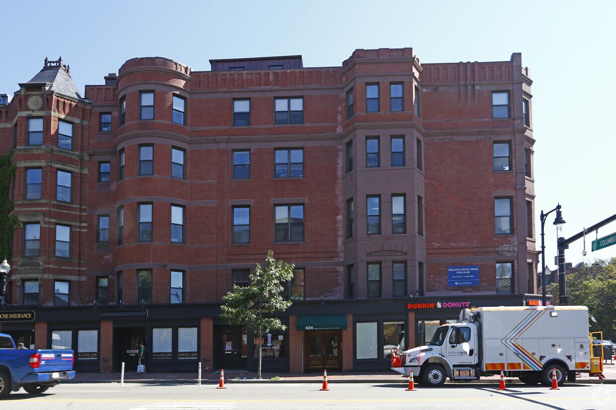 Building Photo - Prang Estates