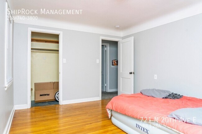Foto del edificio - 721 N 20th Ave E