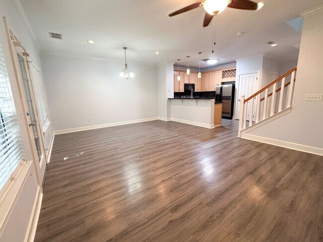 Foto del edificio - Charming 3 bed 2.5 bath townhouse