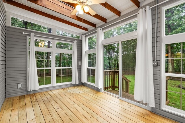 Building Photo - 4 Bedroom, 2.5 Bath Single Family Home in ...
