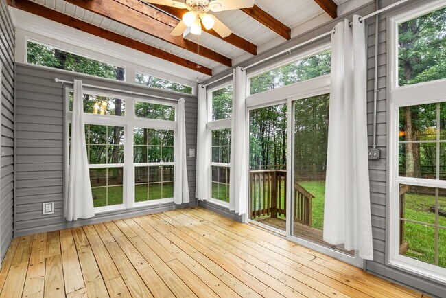 Foto del edificio - 4 Bedroom, 2.5 Bath Single Family Home in ...
