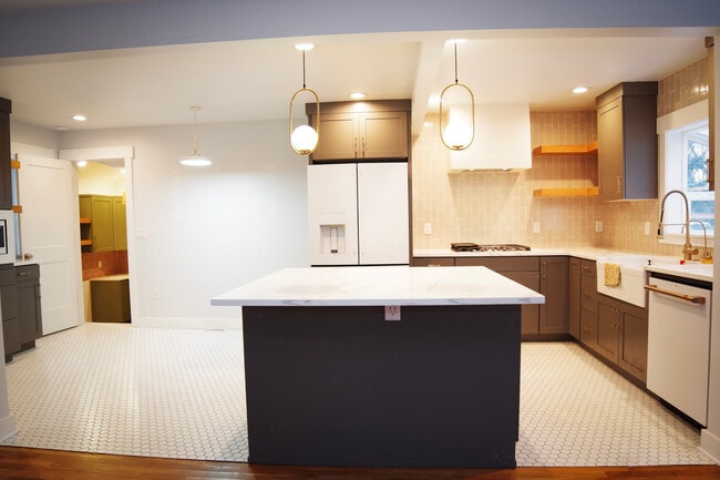 Foto del edificio - 4811 W Rose Hl St