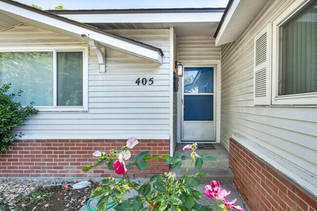 Building Photo - 405 Gregory Way