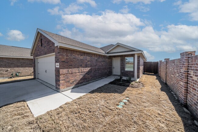 Foto del edificio - 14004 Birch Farm Dr