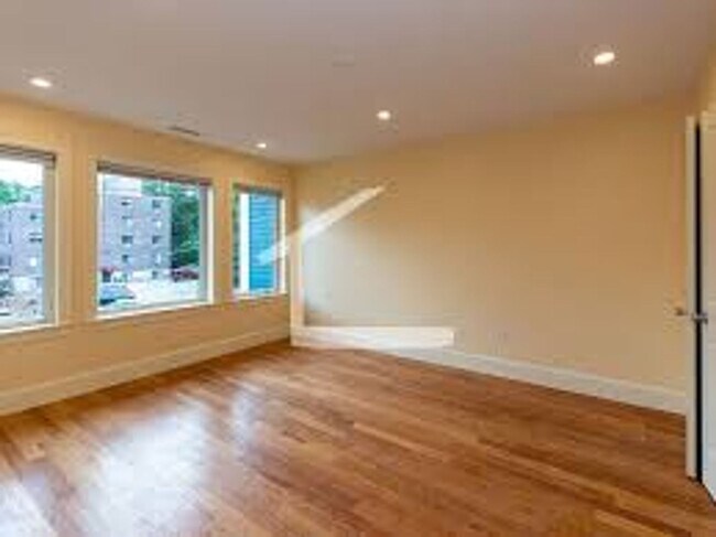 Foto del edificio - No Brokers Fee, No Security Deposit, A Must-See Unit! New Construction, High-End Amenities