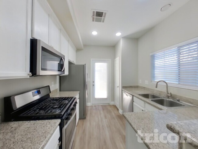 Foto del edificio - 9827 W Spinnaker Creek Ave