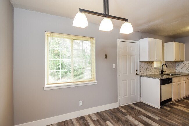 Foto del edificio - 641 Powder Springs St