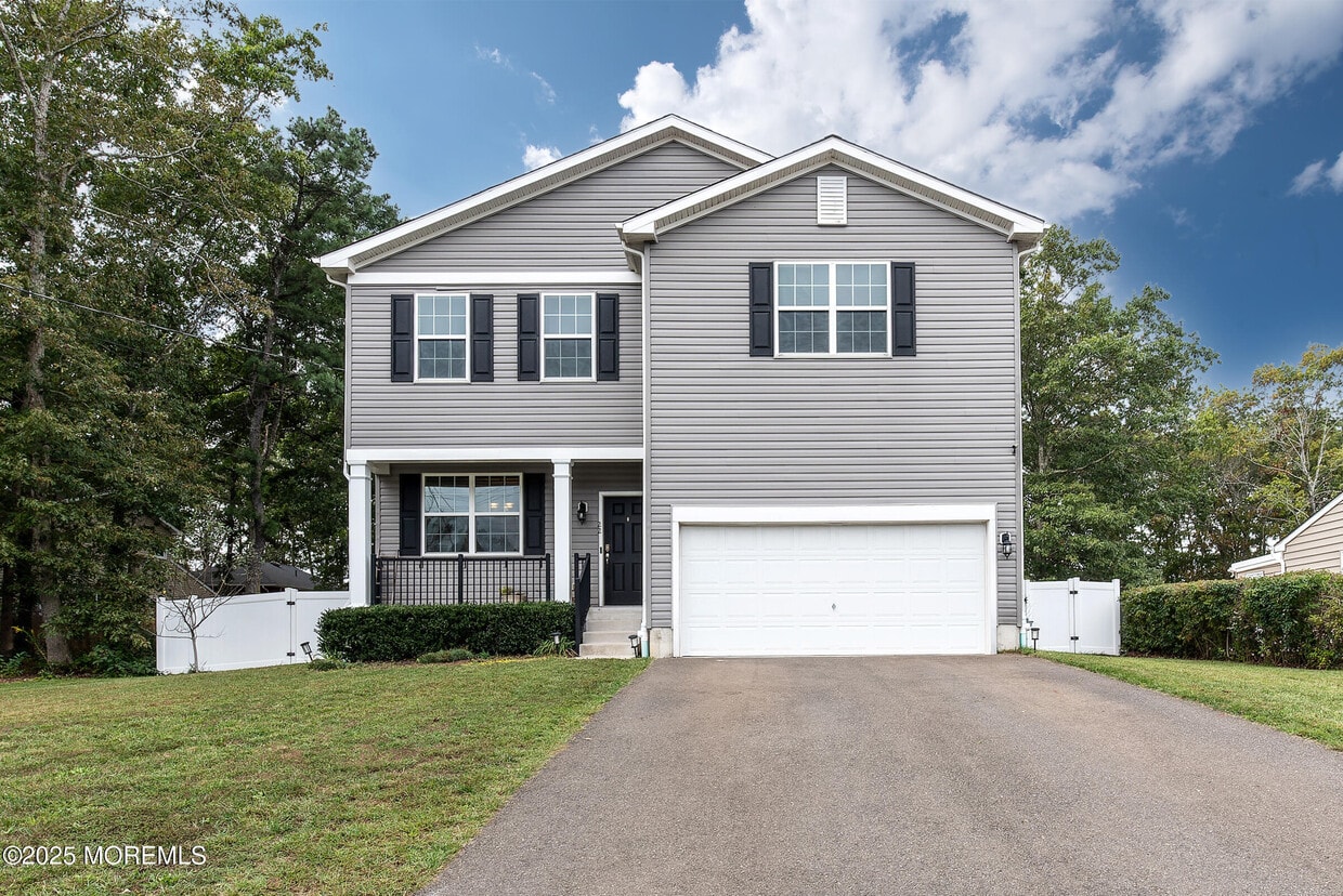 Primary Photo - 22 Nautilus Dr