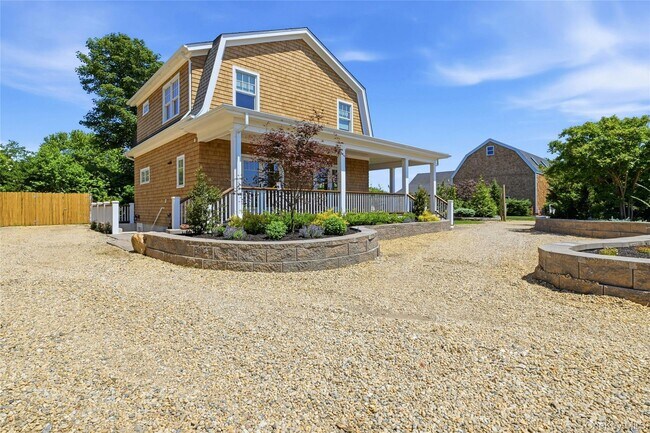 Building Photo - 3169 Sound Ave