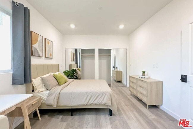 Foto del edificio - 3124 W 11th St
