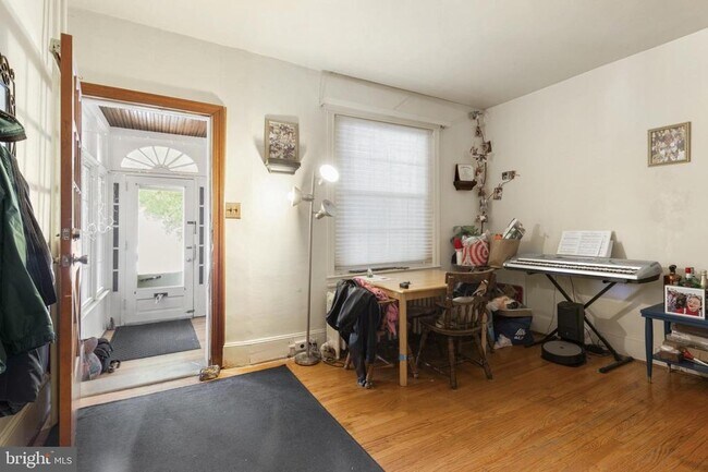 Building Photo - 592 Martin St