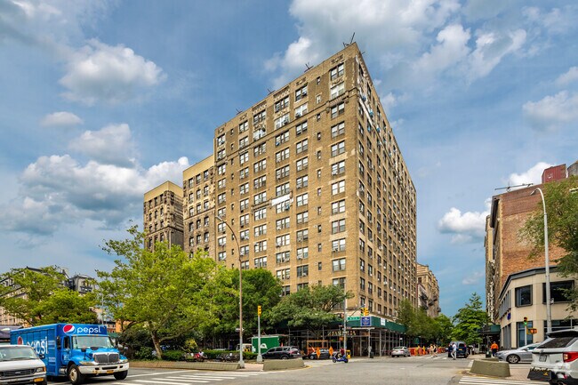 Foto del edificio - 600 W 111th St