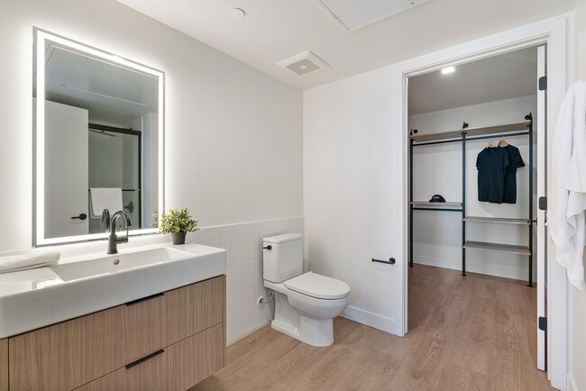 Building Photo - Arya