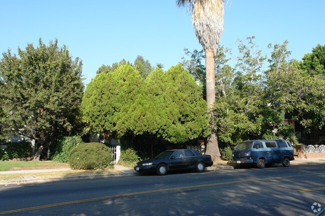 Building Photo - 5719 Hazeltine Ave