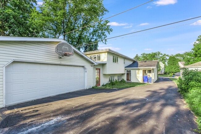 Building Photo - 1340 Campbell Ave