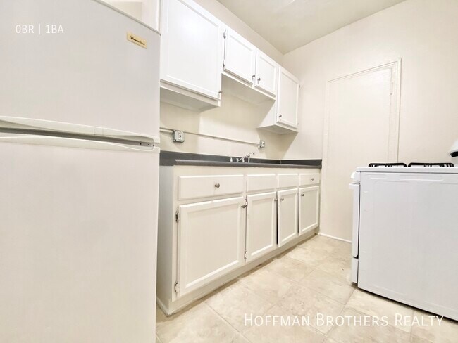 Building Photo - 425 S Grand View St Los Angeles, CA 90057