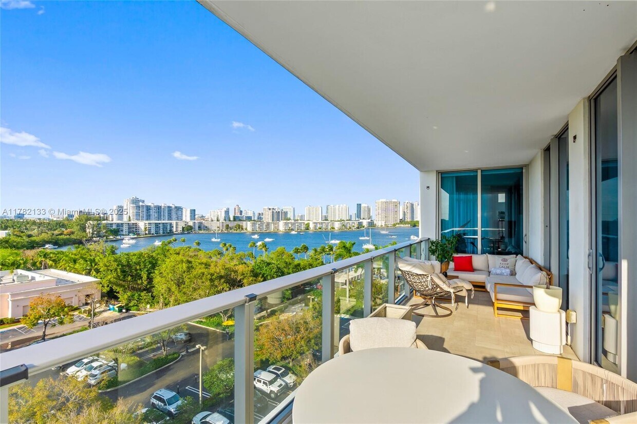 Primary Photo - 17301 Biscayne Blvd
