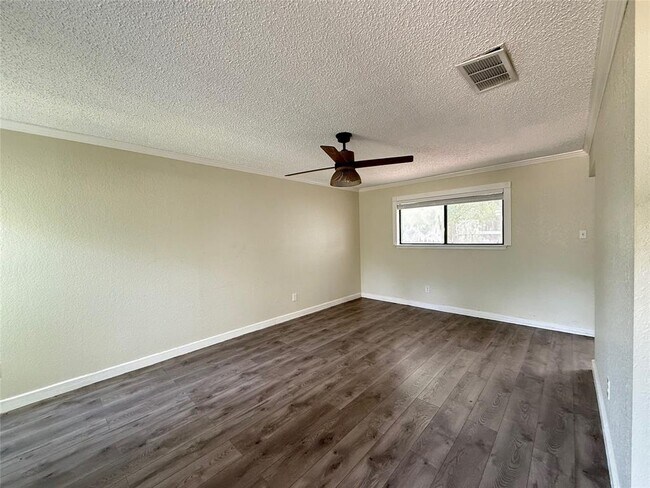 Foto del edificio - 12301 Deer Falls Dr