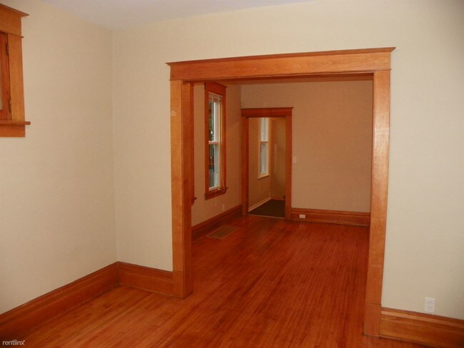 Building Photo - 2 br, 1.5 bath House - 810 Concordia Avenue