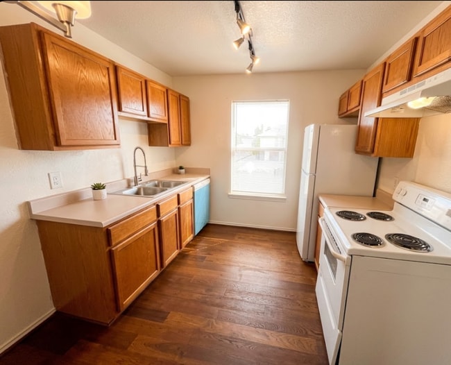 Building Photo - AVAILABLE NOW, APPLY AT OUR WEBSITE TODAY!