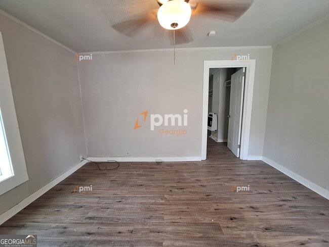 Foto del edificio - 130 Irwin St
