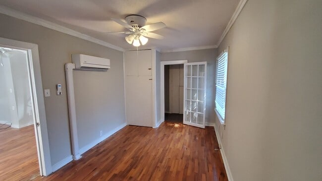 Building Photo - 104 W 76th St