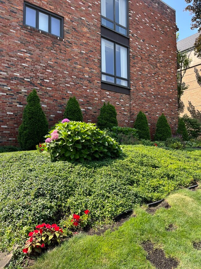 Building Photo - 5222 5th Ave