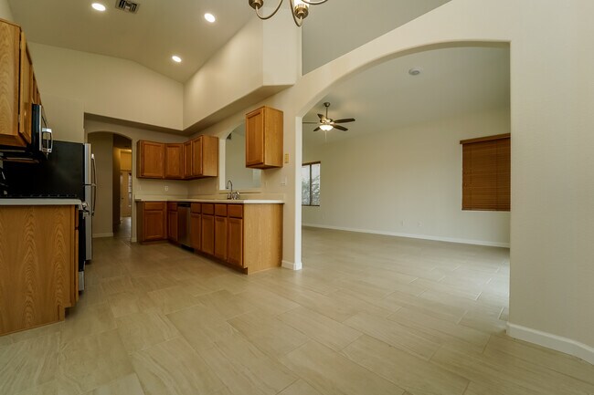 Foto del edificio - 9058 N Safflower Ln