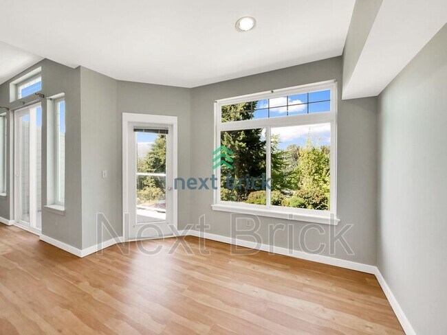 Foto del edificio - 3500 E Lake Sammamish Pkwy SE