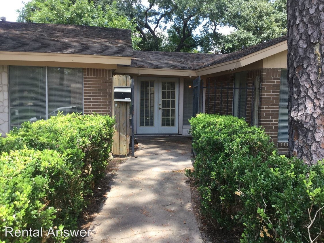 Primary Photo - 5942 Greenmont Dr