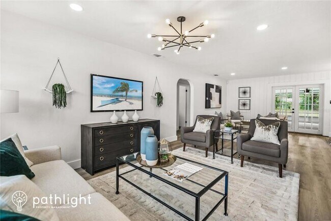 Foto del edificio - 5817 Lakebreeze Ave