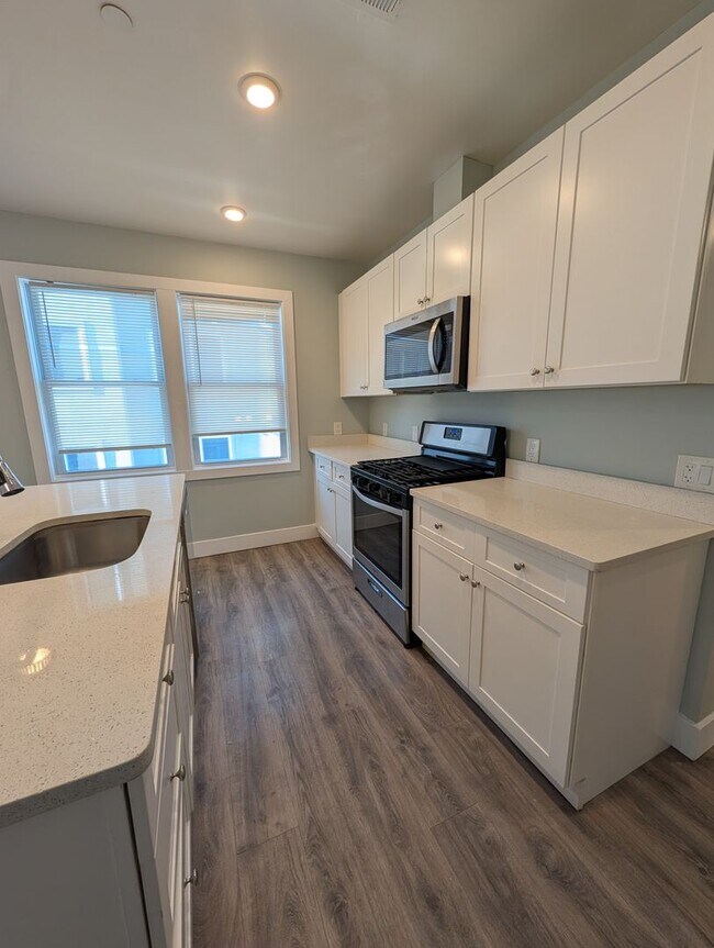 Building Photo - 43 Grand St