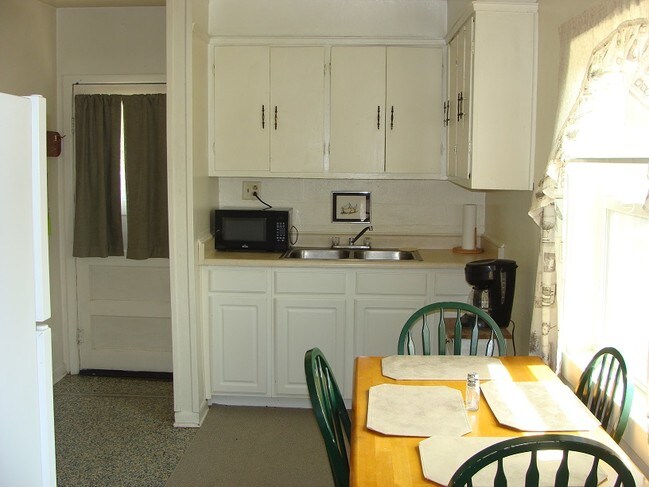 Building Photo - 313 Pershing St