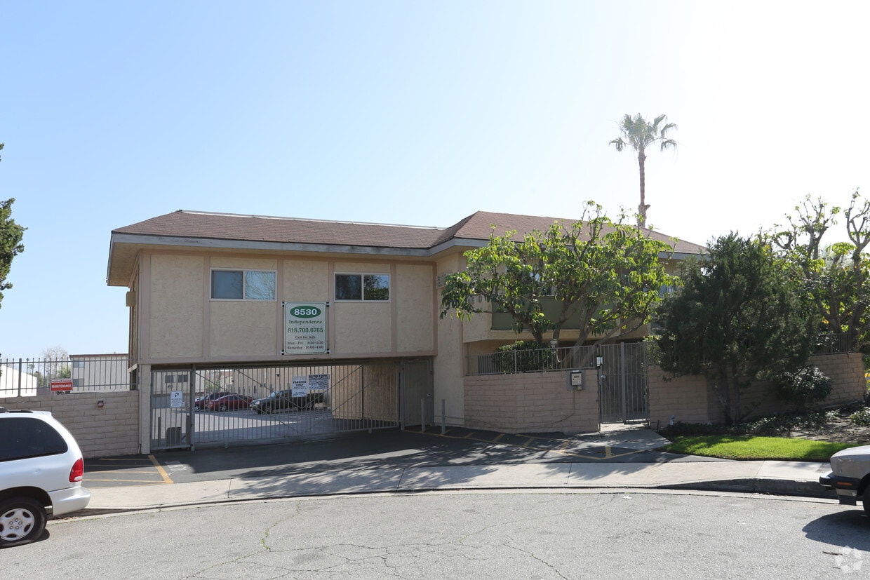 Foto principal - 8530 Independence Apartments