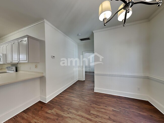 Foto del edificio - 6111 Creft Cir