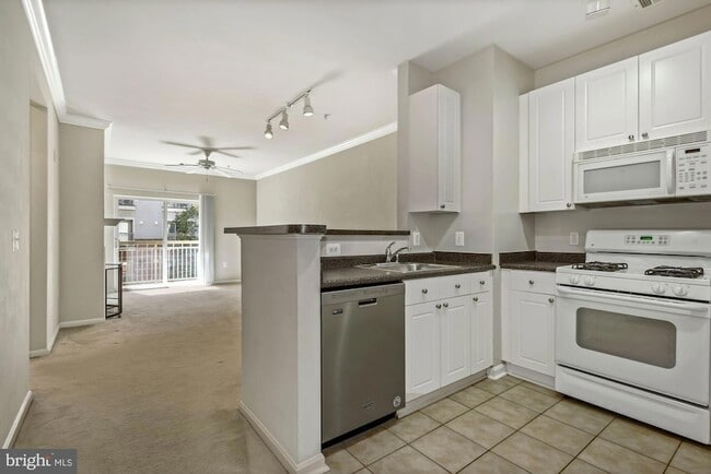 Building Photo - 2765 Centerboro Dr