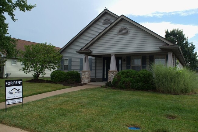 Building Photo - Large 2 Bed 2 Bath House With Lawncare Provided!