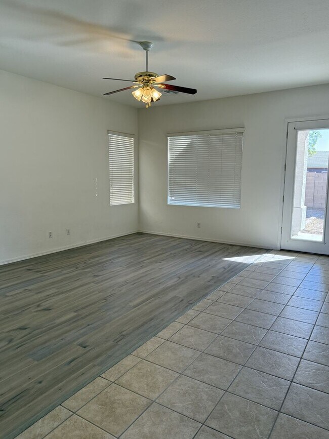 Building Photo - 4 Bedroom, 2Bath single level home in the ...