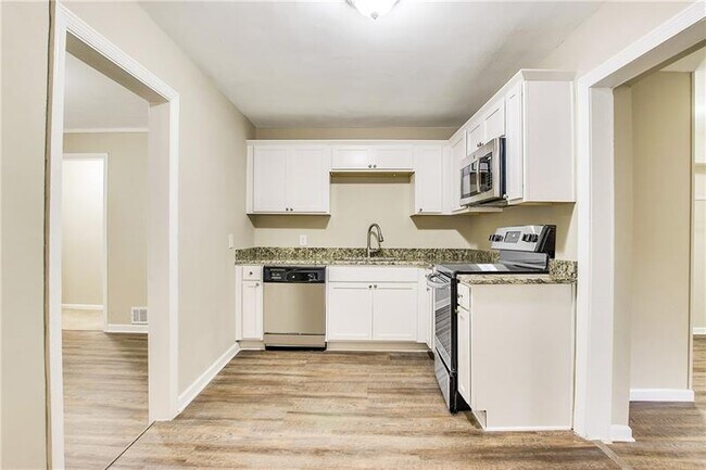 Building Photo - 2159 Macon Dr SW