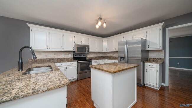 Foto del edificio - 221 Stone Valley Dr