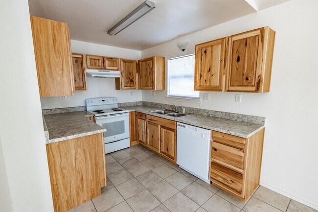 Building Photo - 9075 Hines Cir