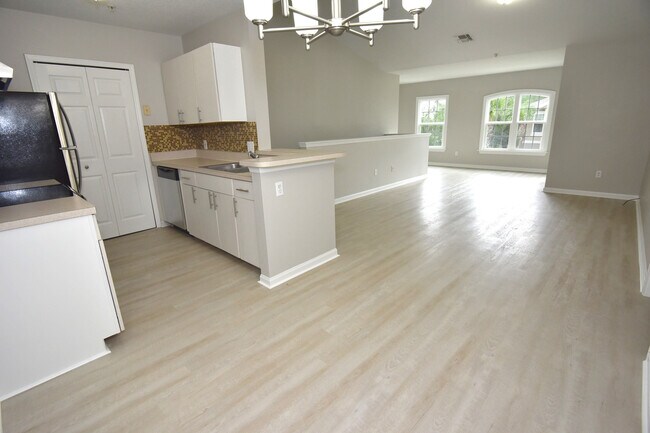 Building Photo - **Beautiful 3-Bedroom, 2-Bath Condo in Gated Courtney Landing – Prime Lee Vista Location!**