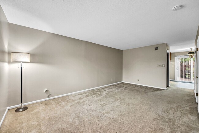 Foto del edificio - 2 Bedroom, 1.5 Bathroom Condo in High Point!
