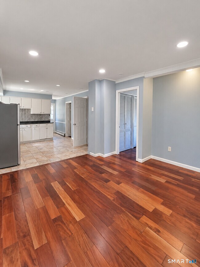 Building Photo - 129 Wall St