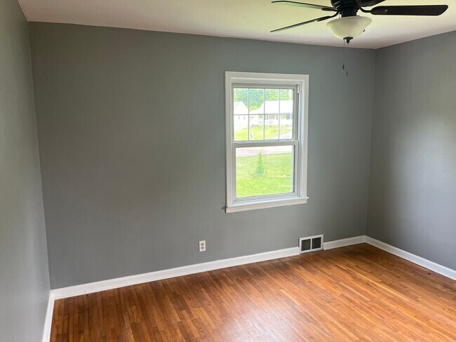 Foto del edificio - 3 Bedroom/1 Bathroom Home For Lease