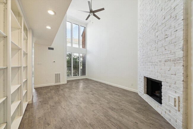 Building Photo - 2000 Nantucket Dr