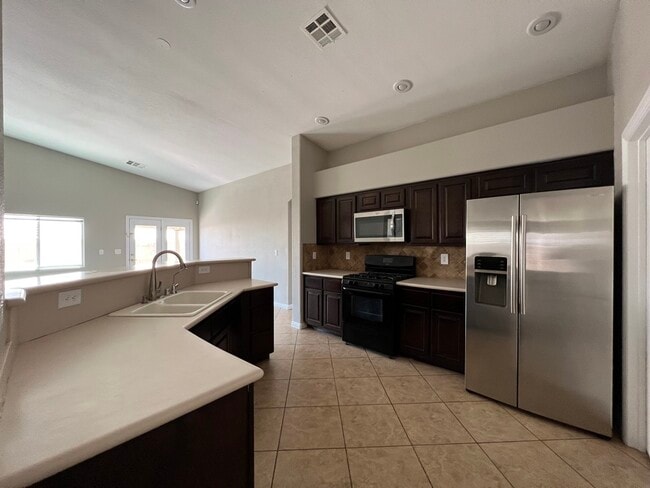 Building Photo - 9 E Verde Way