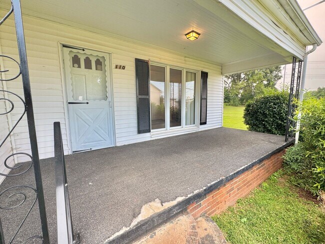Foto del edificio - Statesville West - 2BR/1BA